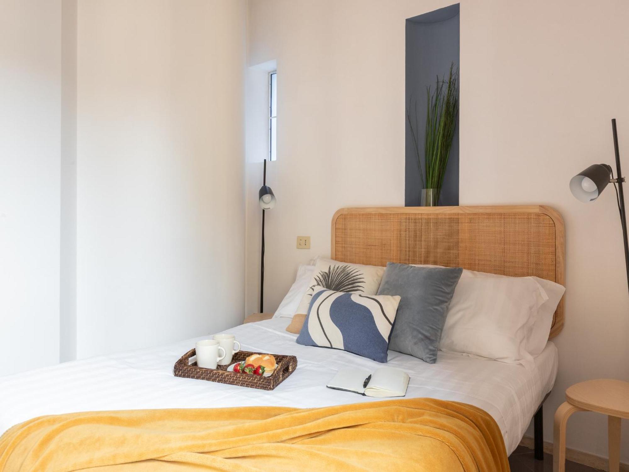 Apartment The Rent - Two-bedroom With Terrace Near Trevi Fountain *