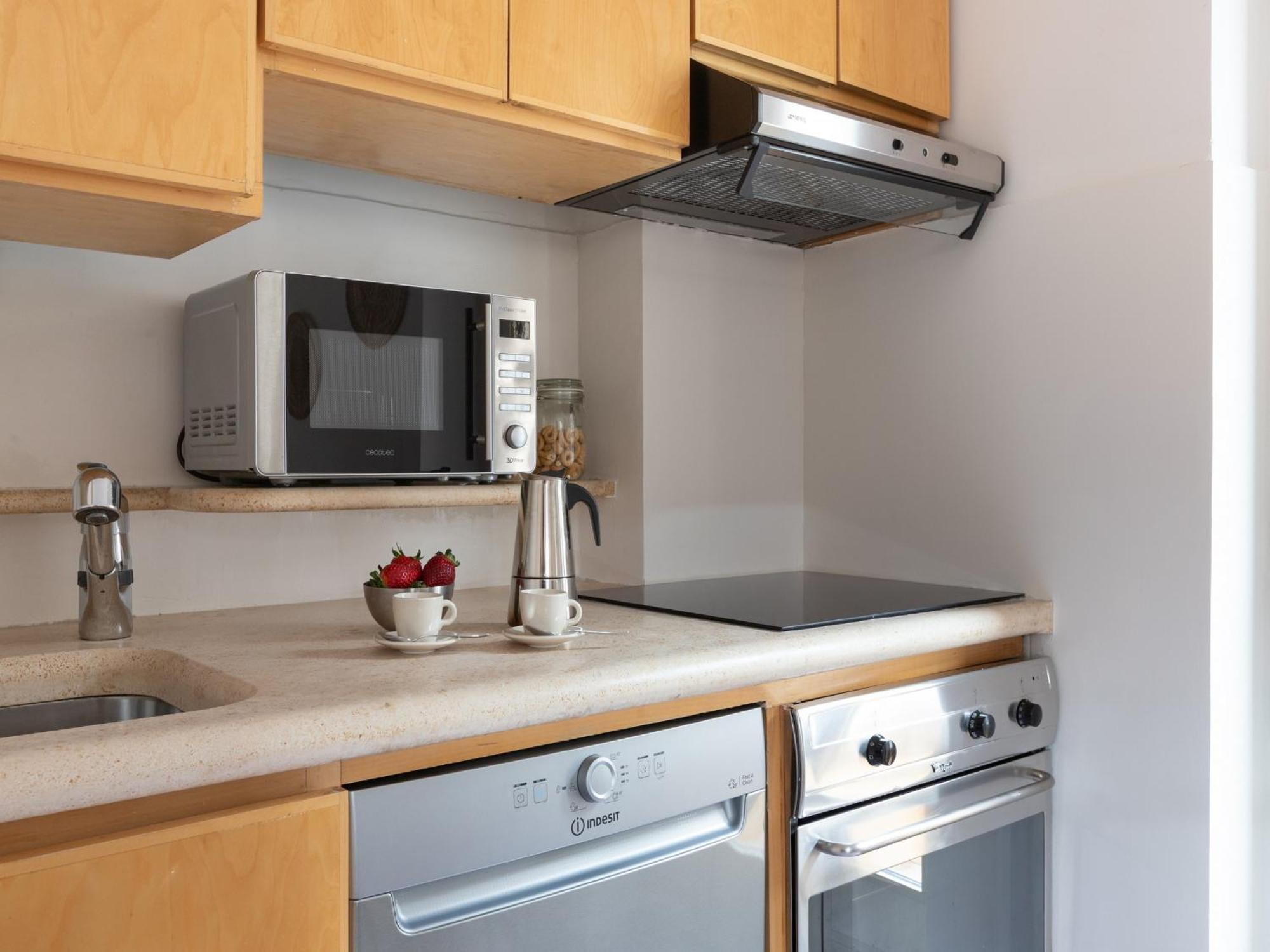 The Rent - Two-bedroom With Terrace Near Trevi Fountain * Rome