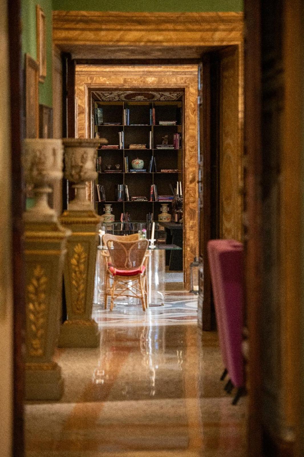 Palazzo Shedir - The Leading Of The World