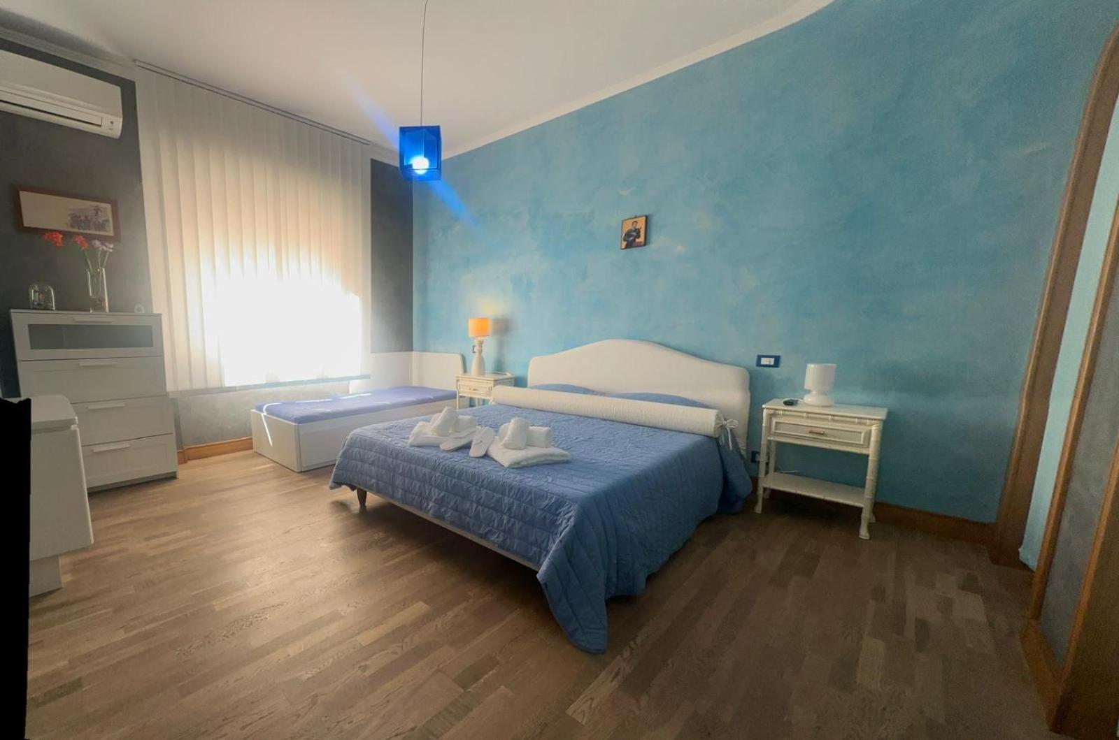 Urban House Apartment