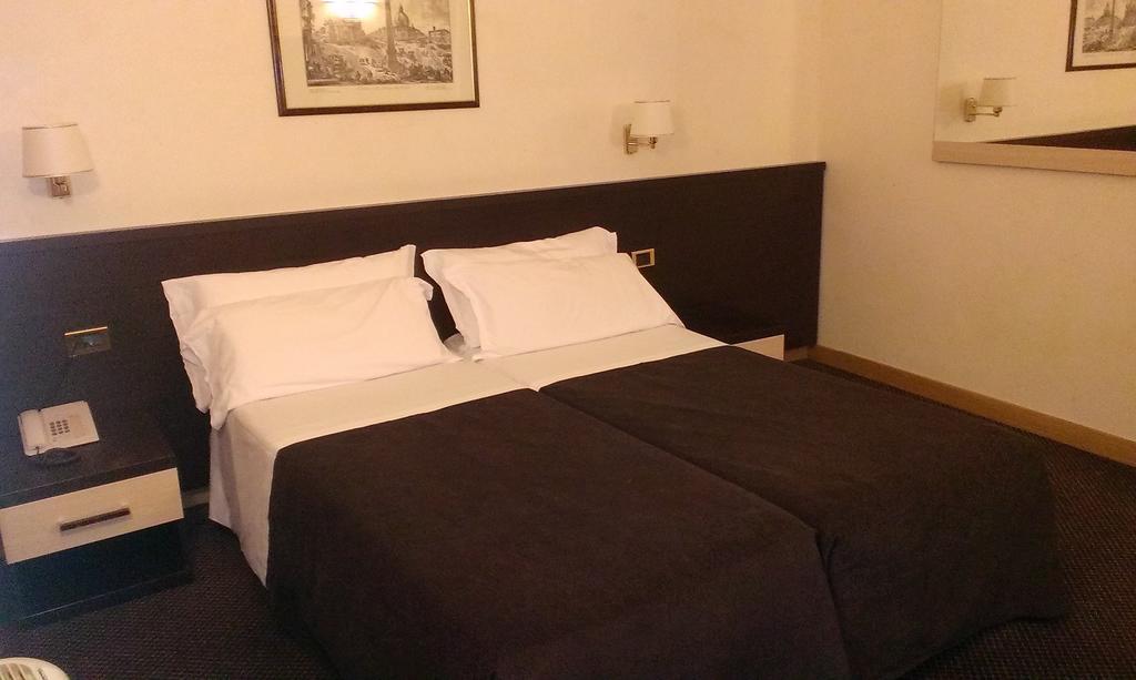 Hotel Tritone