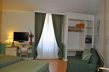 Residenza Ponte Sant'angelo Guest house 2*