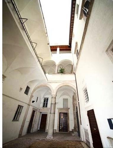 Apartment Portico *