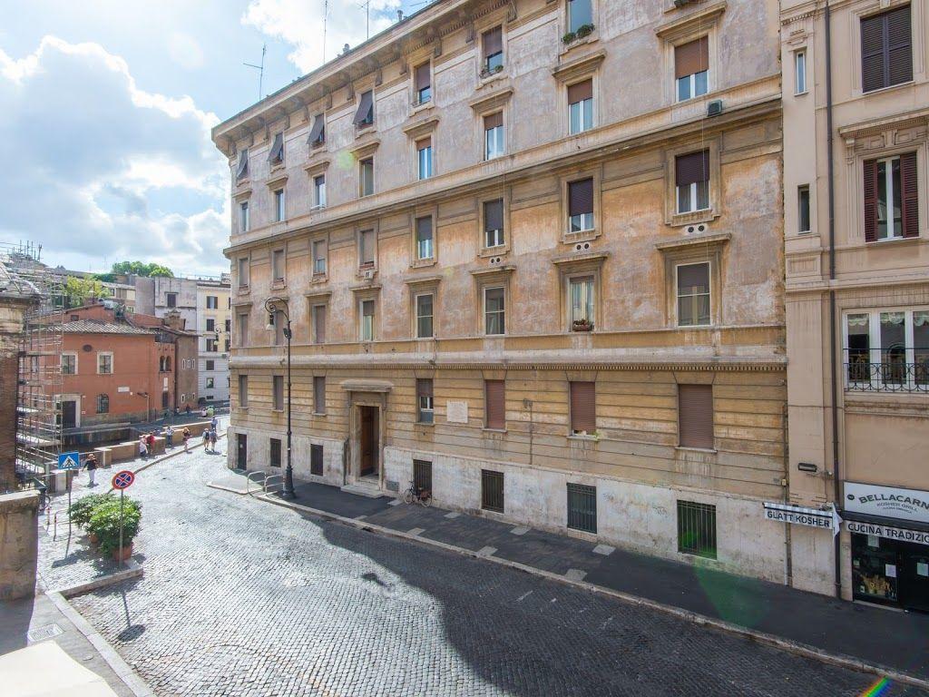Apartment Portico *