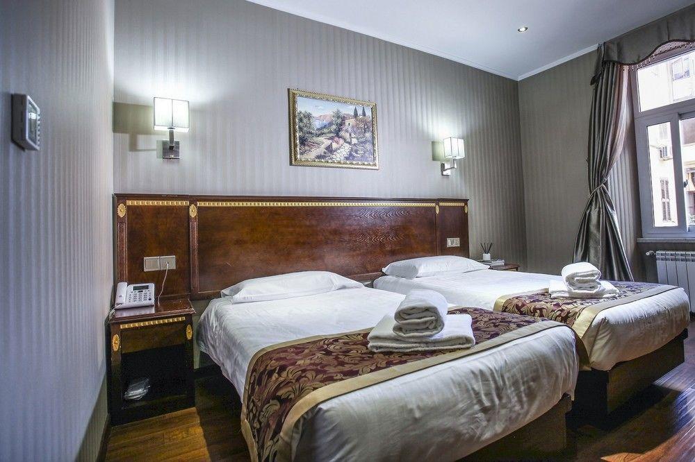 Drago D'oro - Accross From Metro Vittorio Emanuele Bed & Breakfast