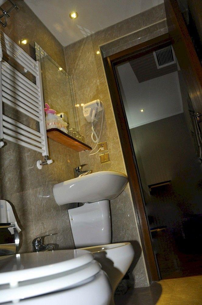 Drago D'oro - Accross From Metro Vittorio Emanuele Bed & Breakfast Rome