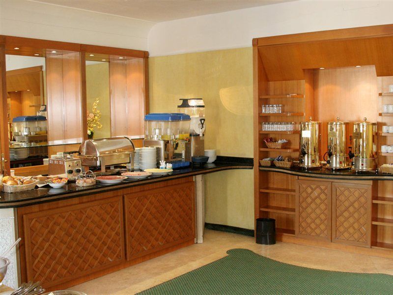 Hotel Tritone