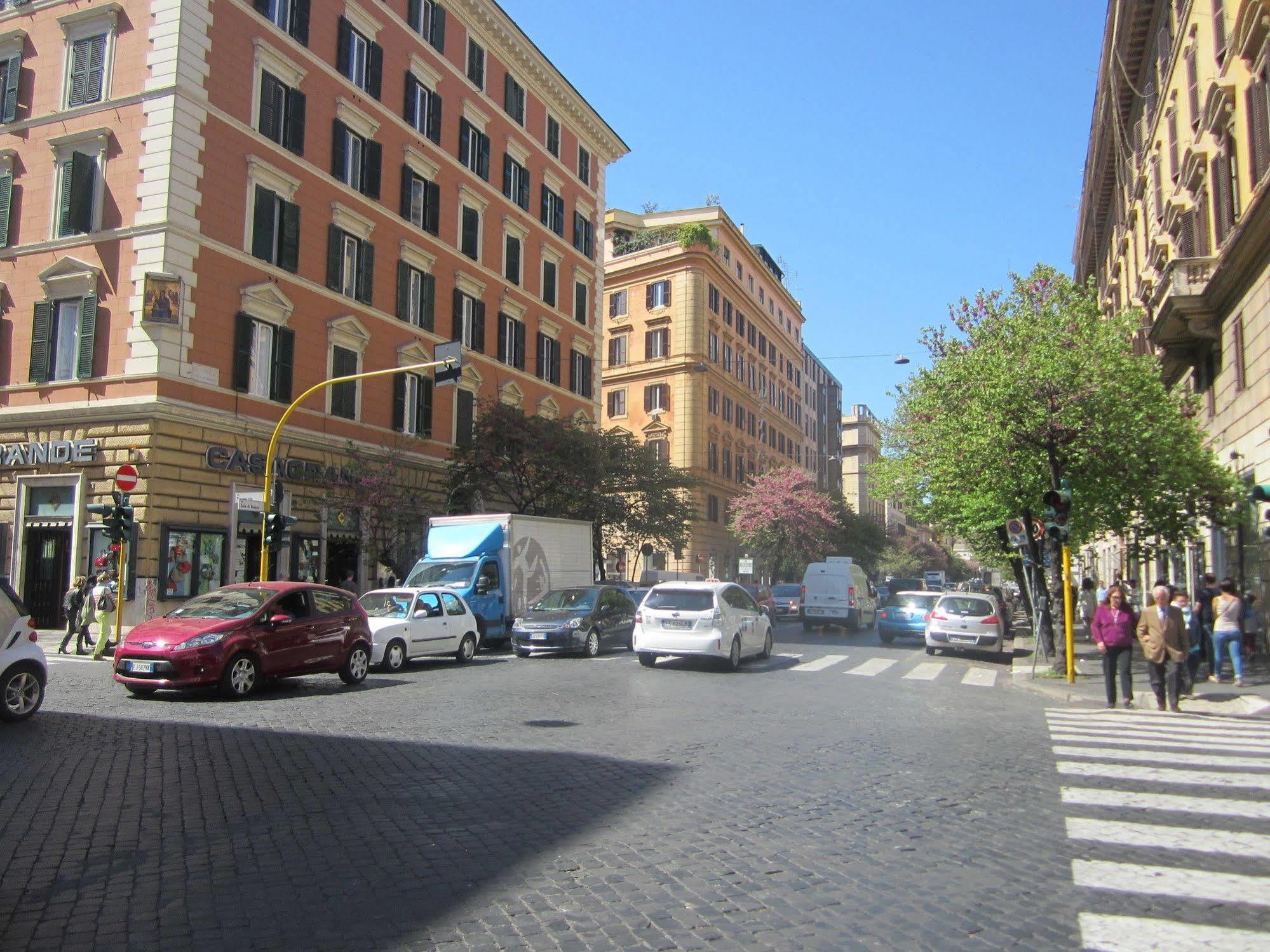 Bed & Breakfast Romerooms Cola Di Rienzo Rome