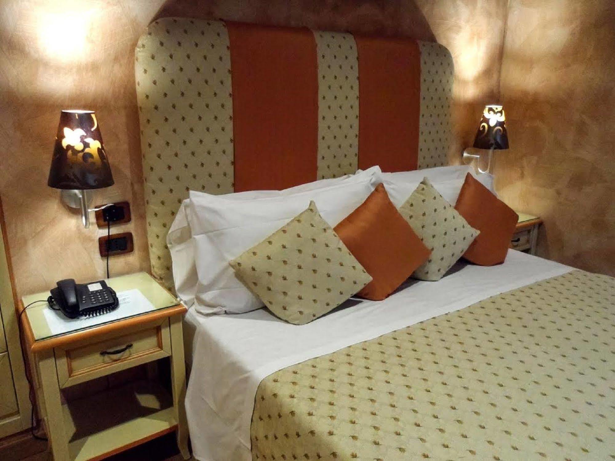 Condotti Guest house 2*