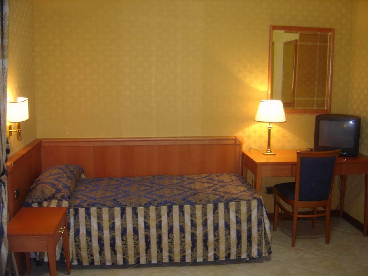Mariano 3* Rome