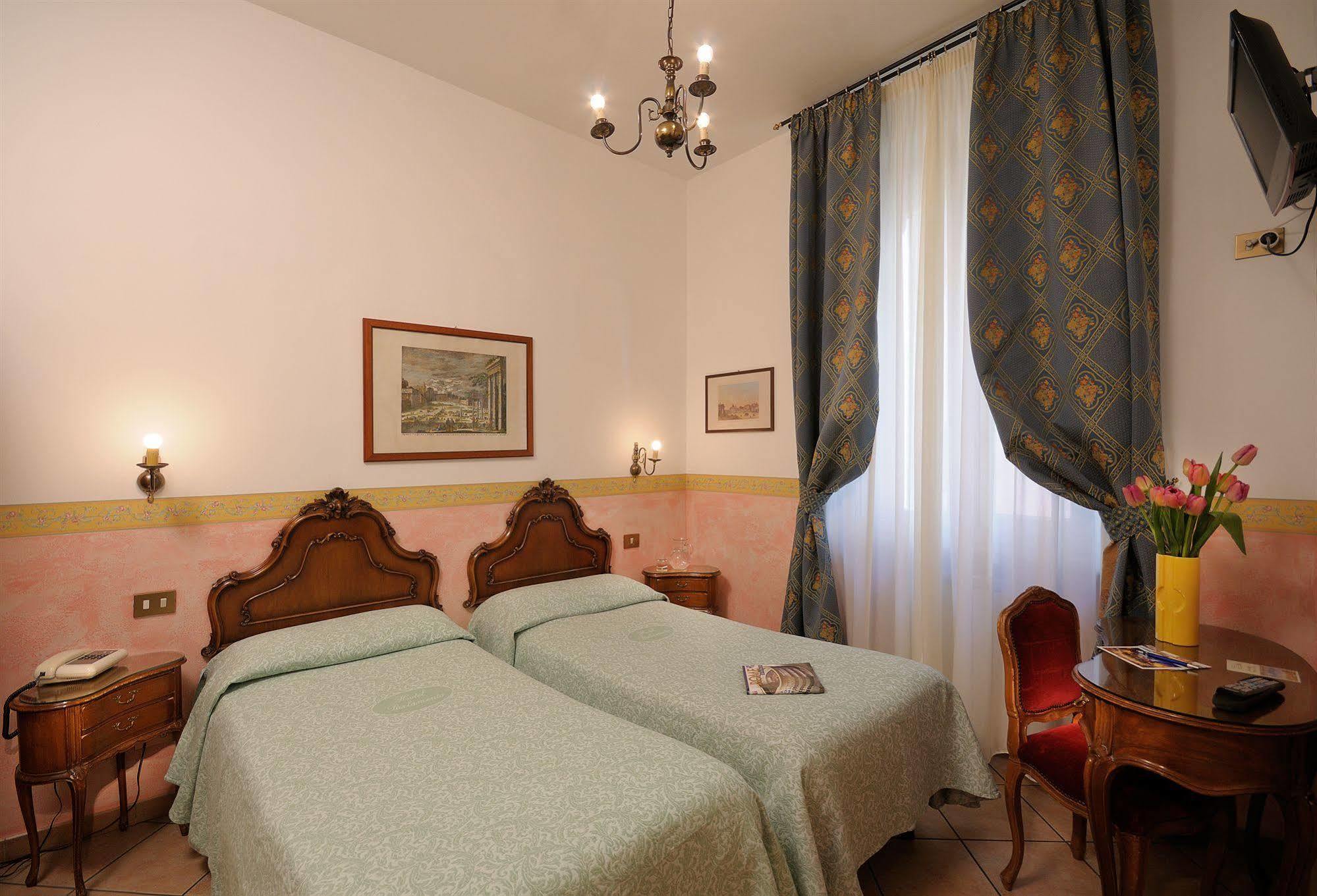 Parlamento Boutique 3* Rome