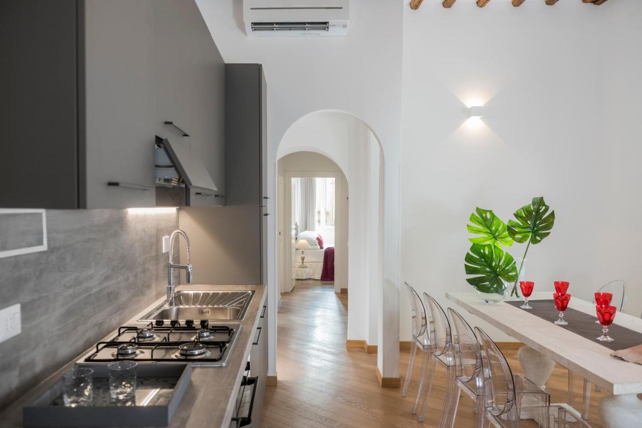 Downtown_blossom With Small Terrace Apartment Rome