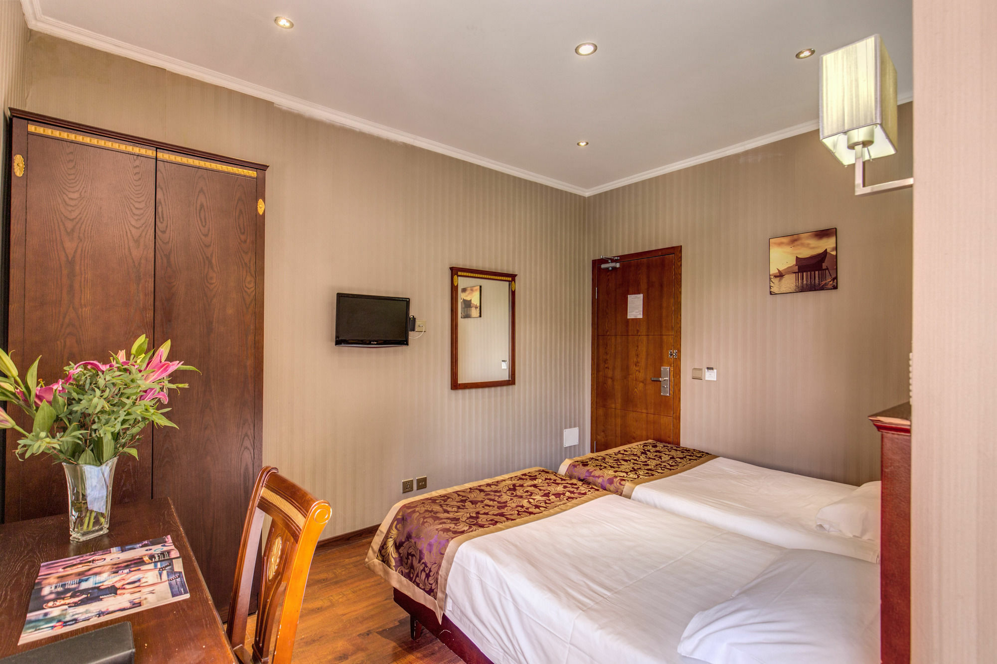 Drago D'oro - Accross From Metro Vittorio Emanuele Bed & Breakfast Rome