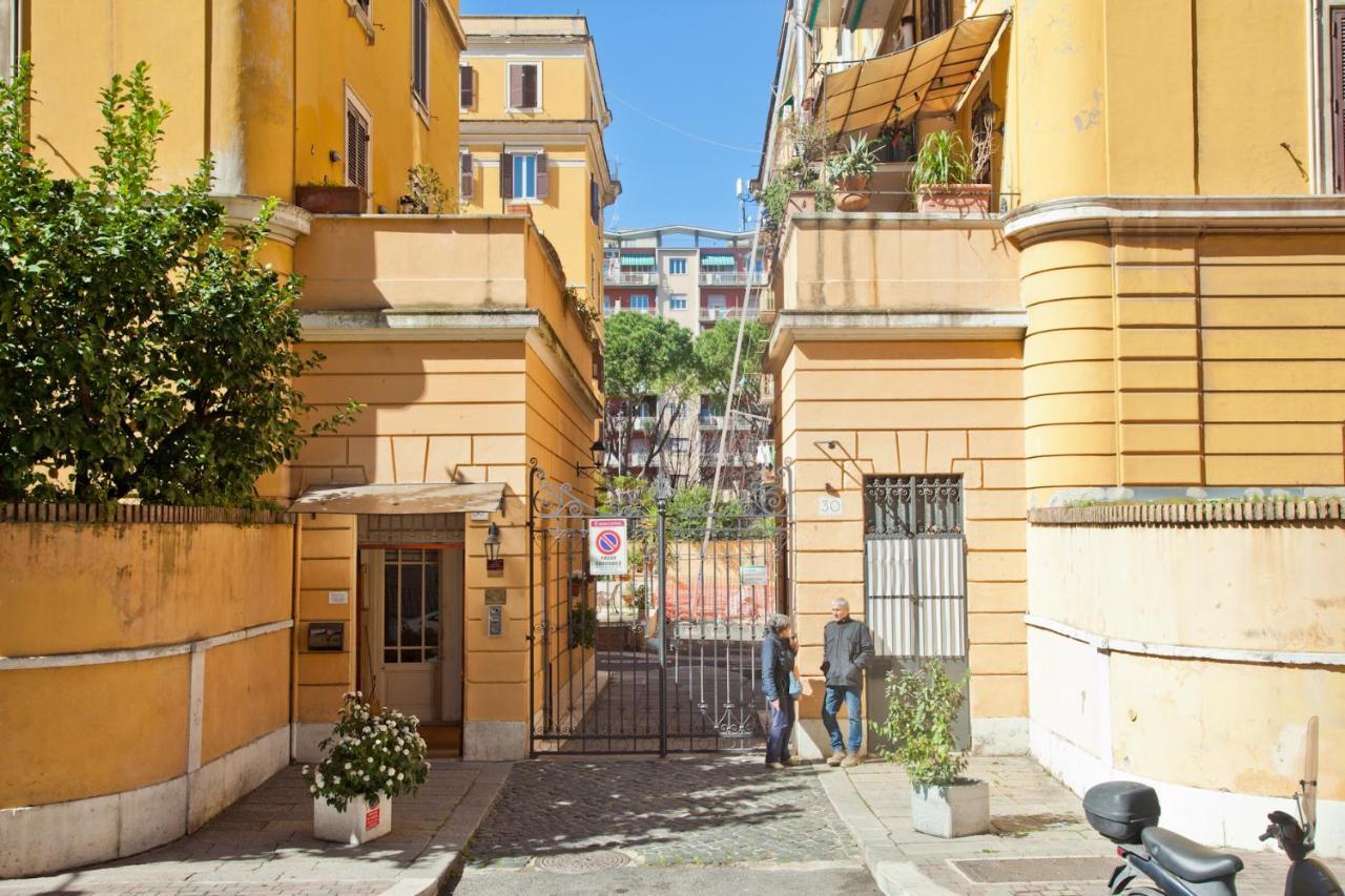 Porta Portese Colorful Flat Apartment