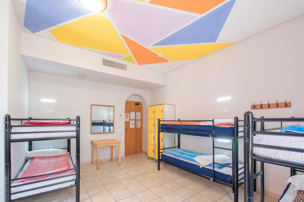 Alessandro Palace & Bar Hostel *