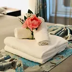Kambal Luxury Suites
