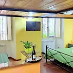La Casa Verde Roma - Free Secure Parking If You Book 3 Nights