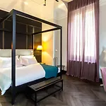 The H\'All Tailor Suite Roma