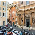 Campo De\' Fiori On Vacation With Class
