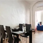 Campo De\' Fiori On Vacation With Class