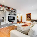 Exclusive Apartment In Eur Lake