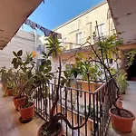 Domus Lou Elegante Appartamento In Trastevere Roma