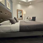 B&B Home 77