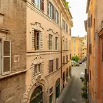 Old Monserrato In Campo De\' Fiori