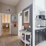 Peonies House Quiet Flat Overlooking