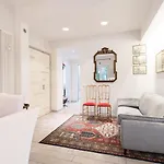 Vatican City Historic Center -Luxury Flat With Garden And Private Parking