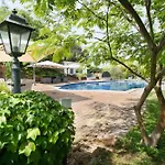 Prestigiosa Villa Con Parco Palestra E Piscina