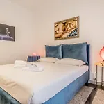 Fara Sabina Large Aparment