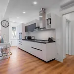 Casa Vacanze Delina- Luxury Apartment Metro A