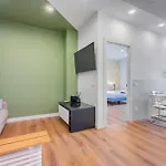Casa Vacanze Delina- Luxury Apartment Metro A