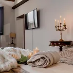 Trevi Fountain Stylish Guest House