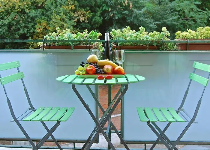 Apartment At Colosseo With Terrace Overlooking The Garden By Lyon