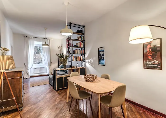 Elegant Two Bedroom Apartment-Colosseum