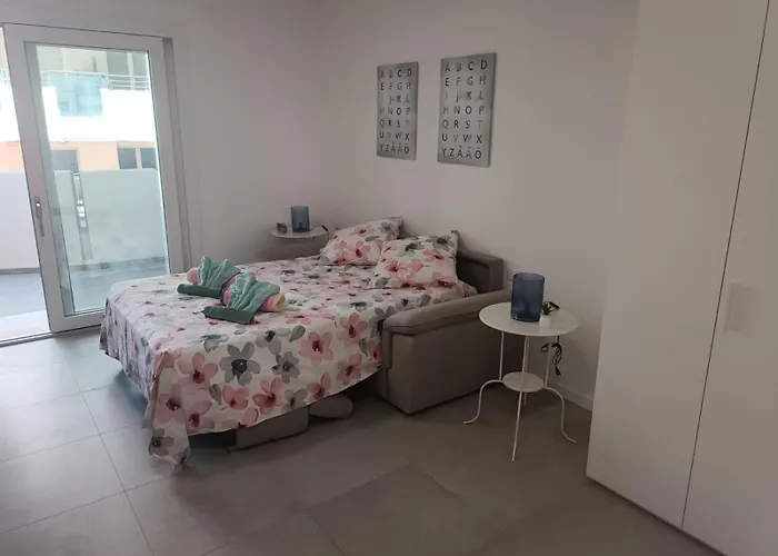 Pm 75 Via Pablo Neruda Guest House