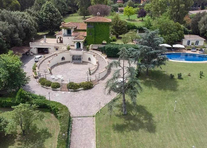 Prestigiosa Villa Con Parco Palestra E Piscina