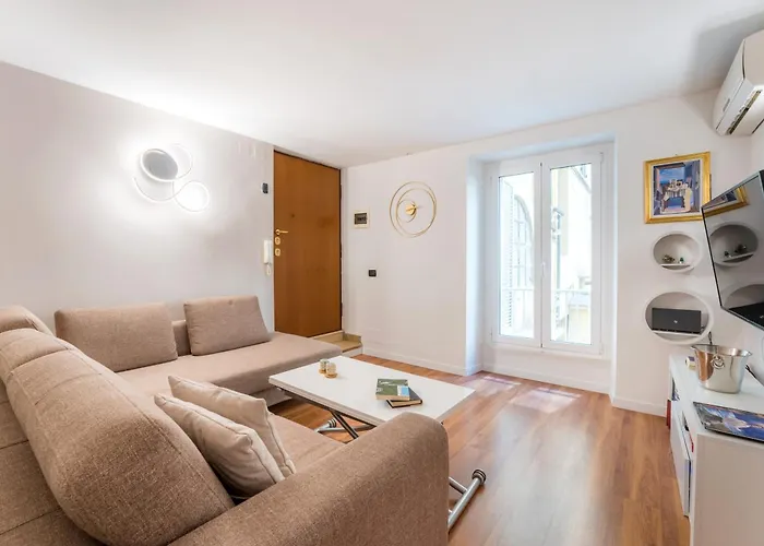Villafranca Loft, Modern Studio Nearby The Station