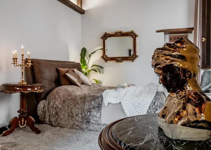 Trevi Fountain Stylish Guest House