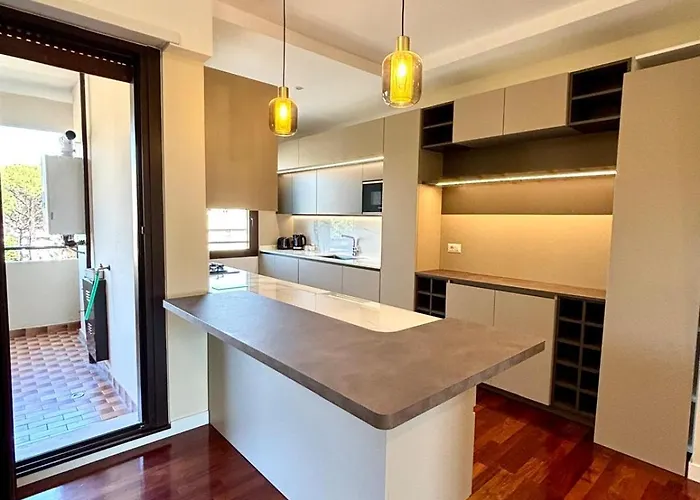 Stylish Spacious 3-Bedroom Apartment, Open-Space Kitchen, 3 Balconies!