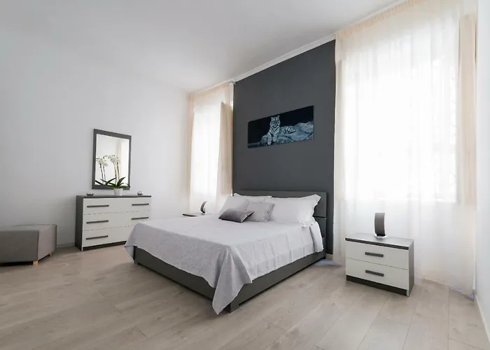 Spanish Steps 3 Bedrooms Cozy,Elegant And Central