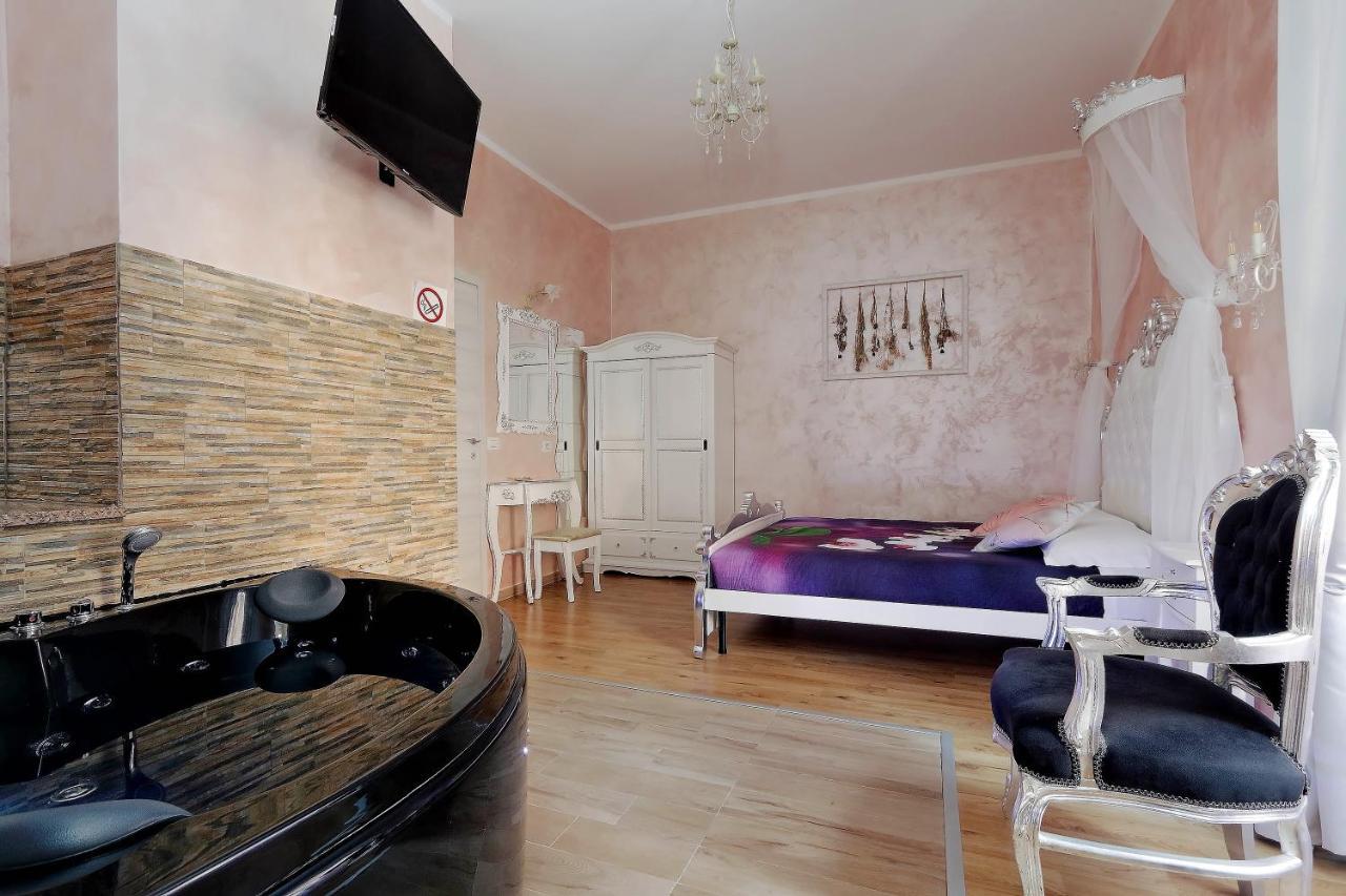 Guest house Deluxe And Chilling Jacuzzi