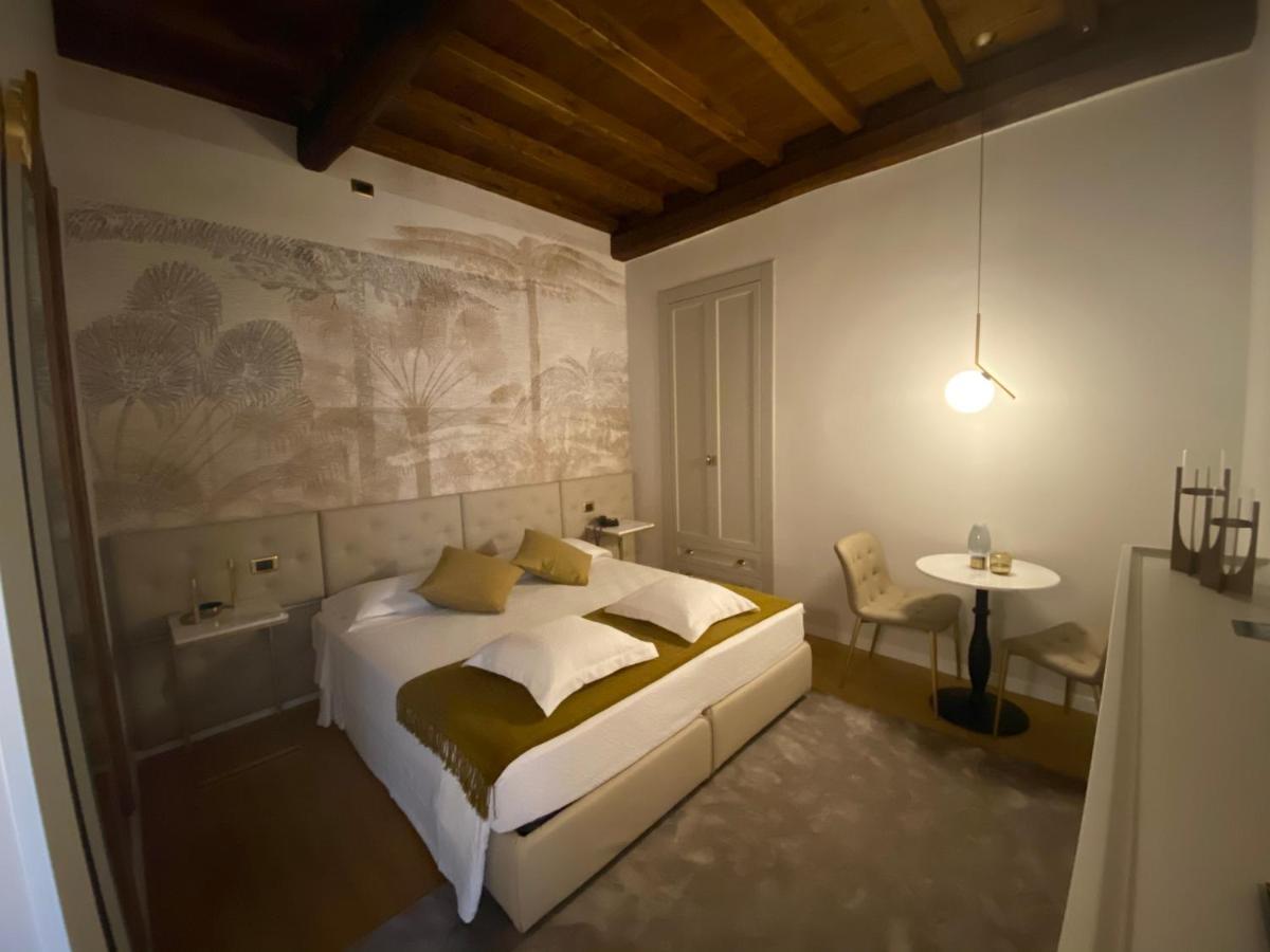 Condotti Affittacamere 2*