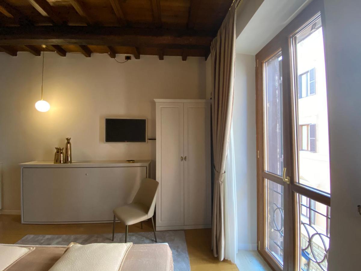 Condotti 2* Roma