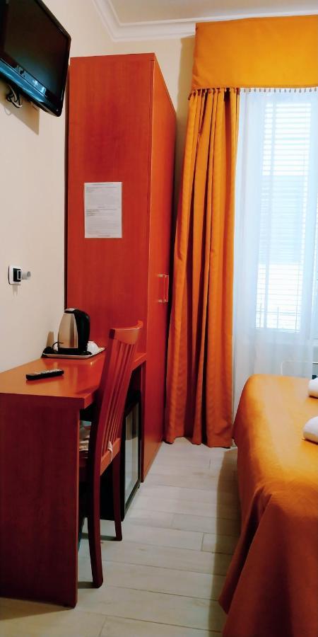 Everest Hotel