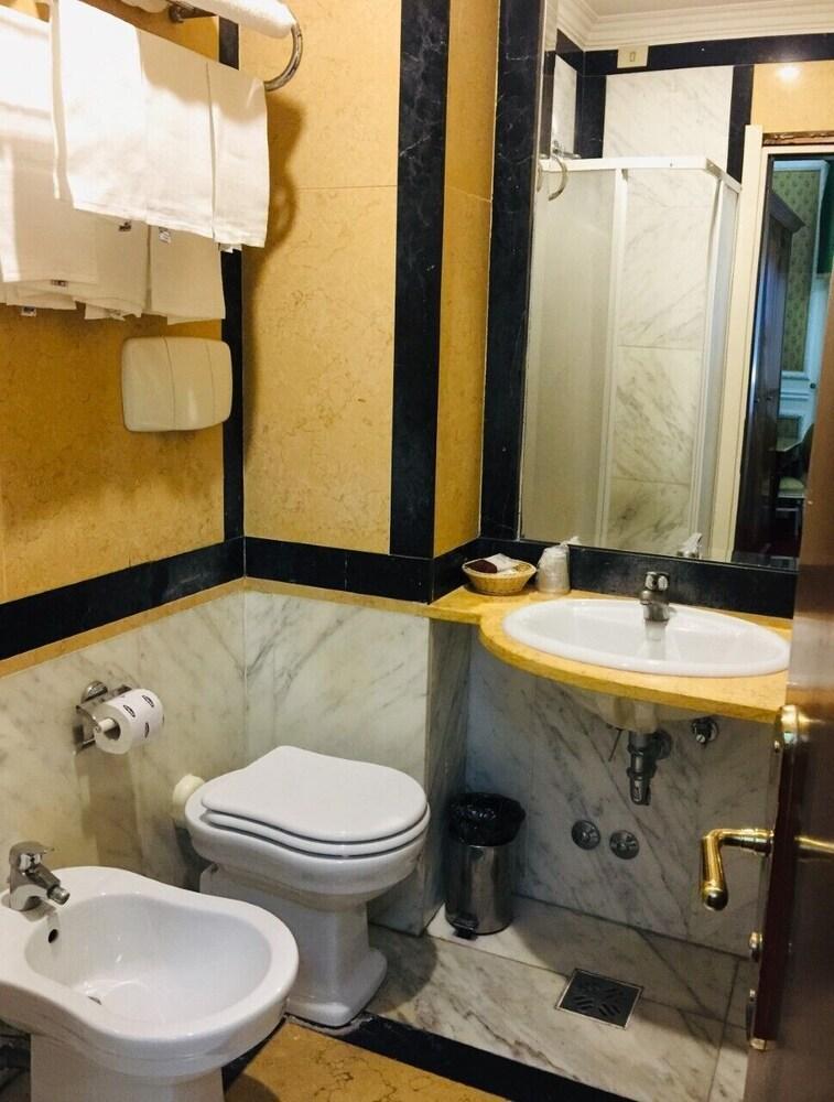 Champagne Garden 4* Rome