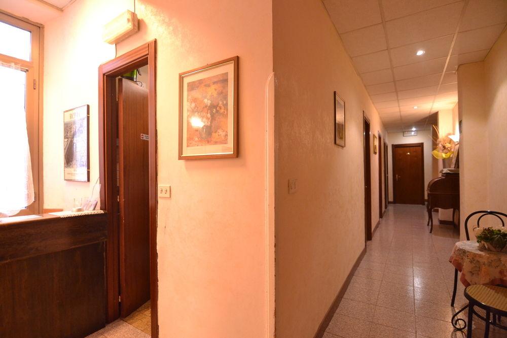 Hotel Capri 2*