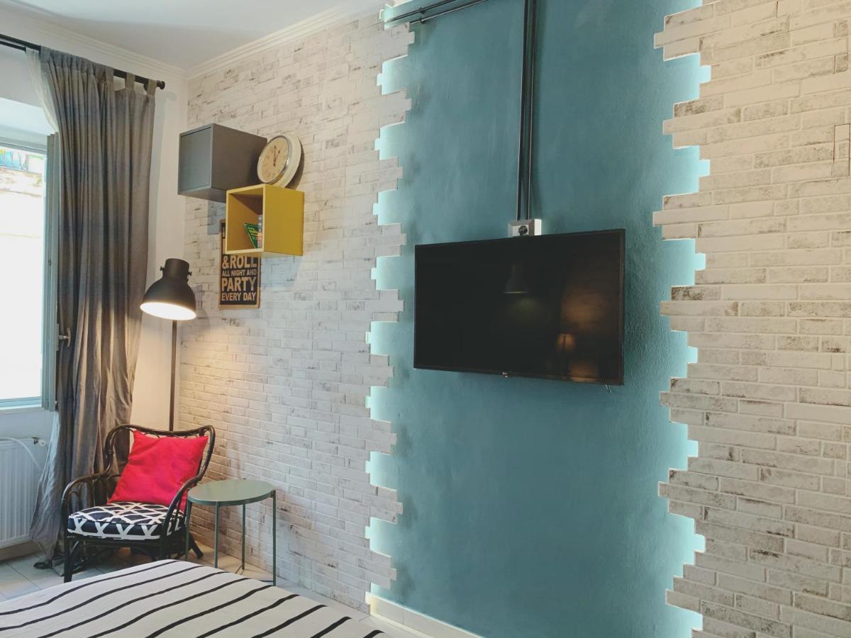V House Homestay